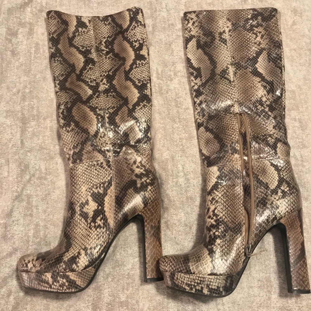 Snake 🐍 Print boots